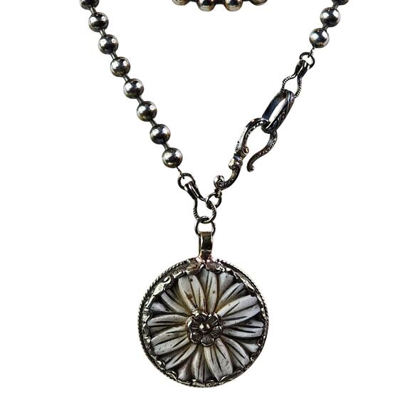 Artisan Created 3-in-1 Silver VTG Ball Chain Necklace with a Bone Floral Pendant - Picture 3 of 7